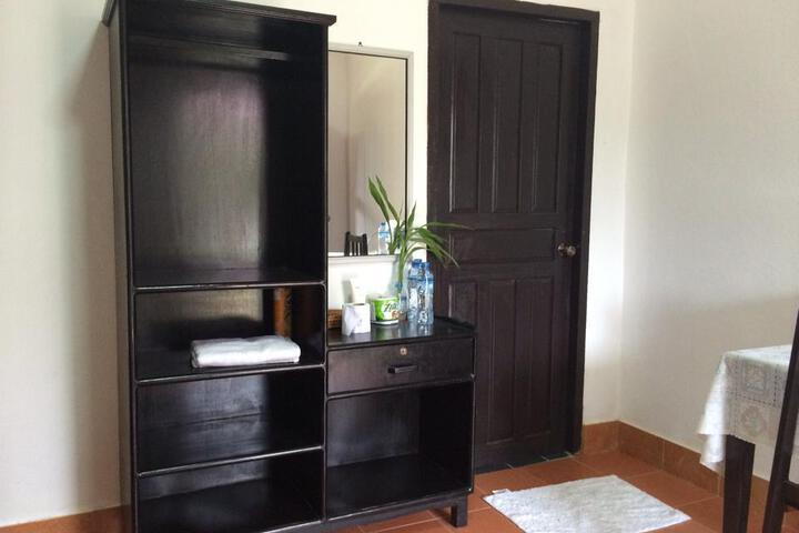 Room 5 of 6
