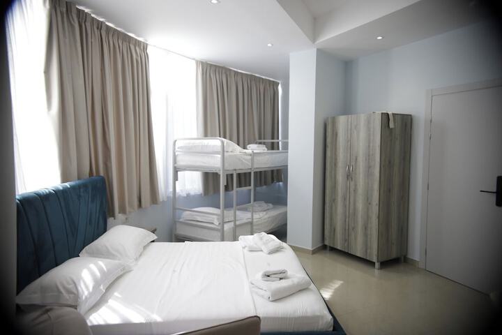 Room 13 of 68