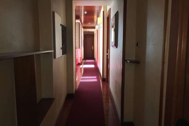 Ballroom/Hall 46 of 48