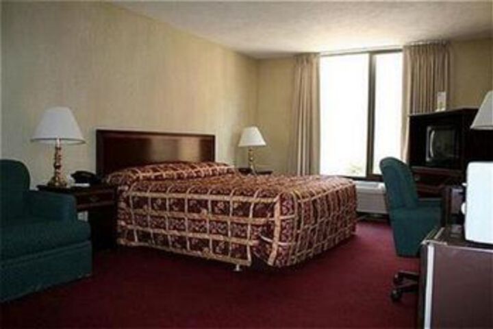 Room 9 of 16