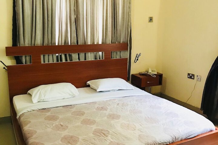 Room 6 of 19