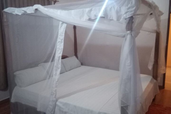 Room 7 of 32