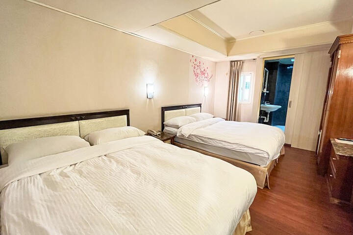 Room 13 of 40
