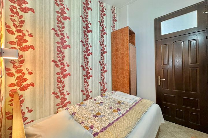 Room 52 of 85