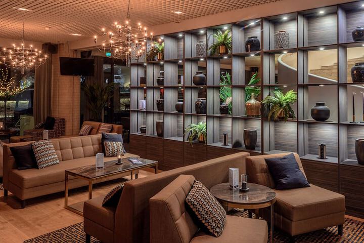 Entrance & Lobby