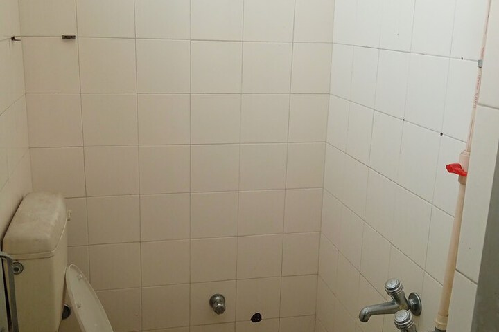 Room 11 of 12