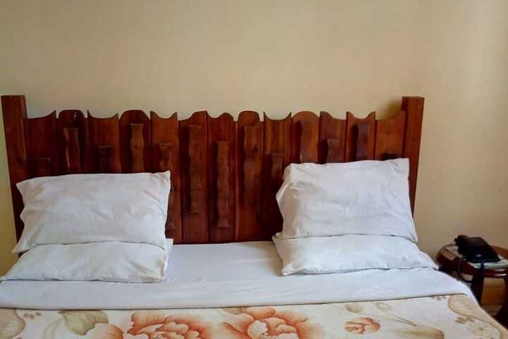 Room 9 of 14