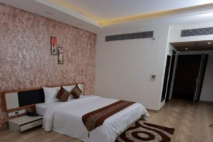Room 12 of 35