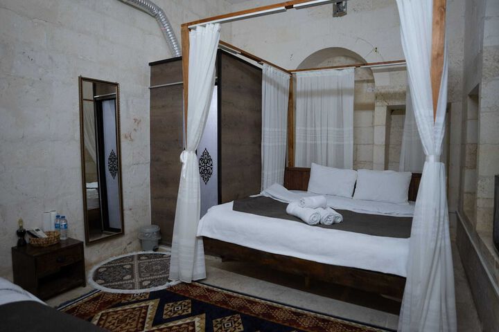 Room 5 of 18