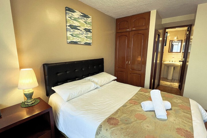 Room 10 of 28