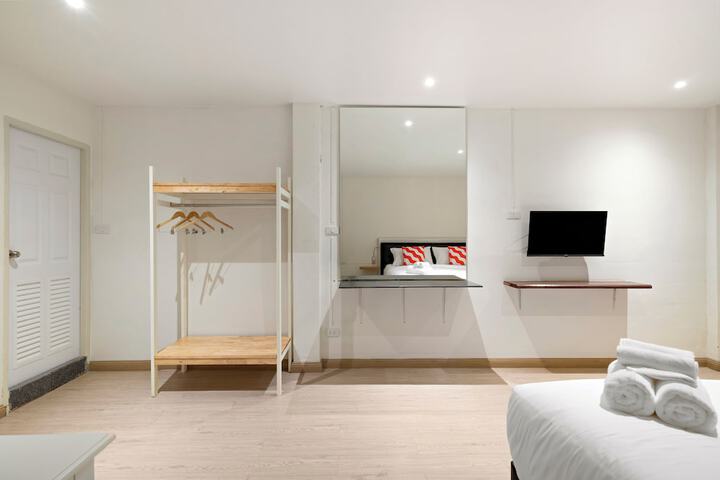 Room 28 of 65