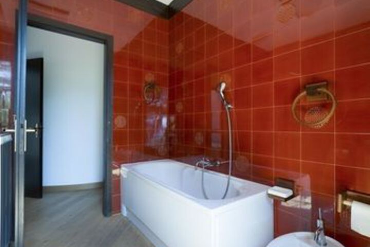 Room 4 of 40