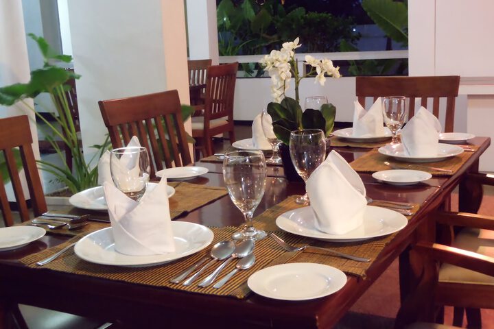 Dining 16 of 38