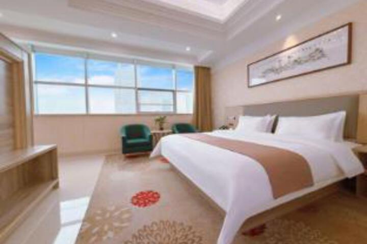 Room 8 of 10