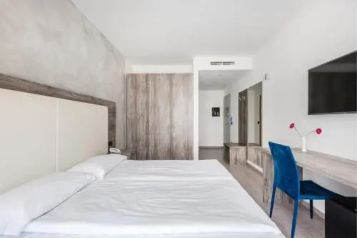 Room 2 of 12