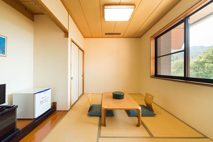 Room 8 of 26