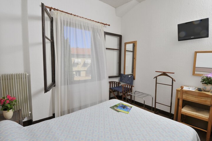 Room 5 of 14
