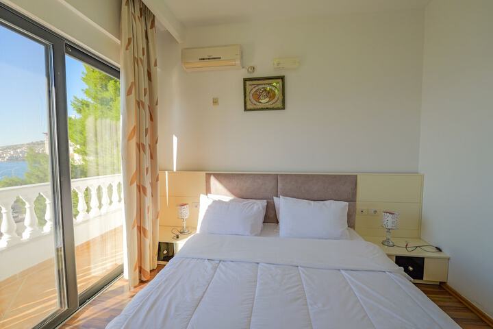 Room 63 of 119
