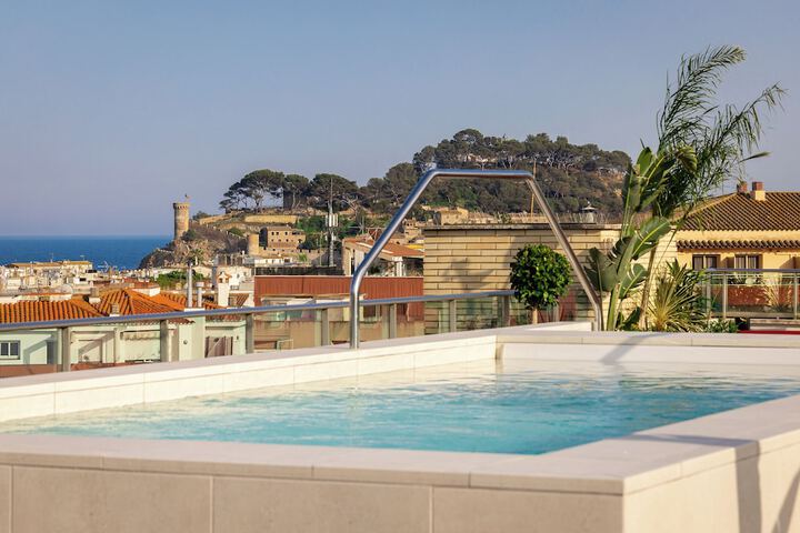 Pool 32 of 63