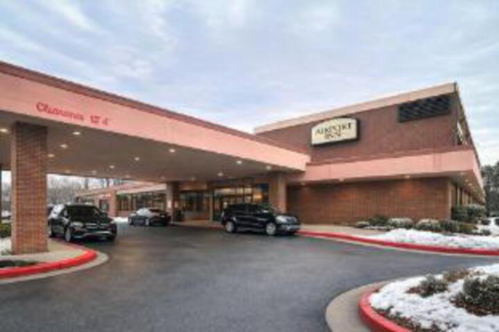 Exterior of Airport Inn Memphis-Graceland by Hotel O