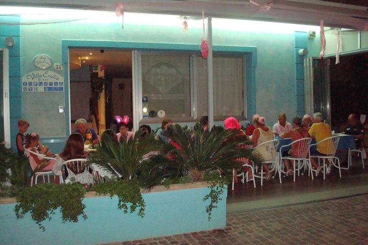 Dining 51 of 56