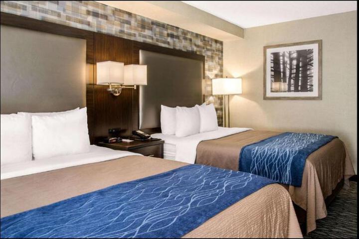 2 Queen Beds Top Floor (6 of 7)