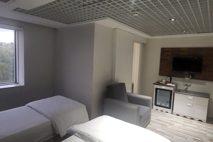 Room 8 of 19