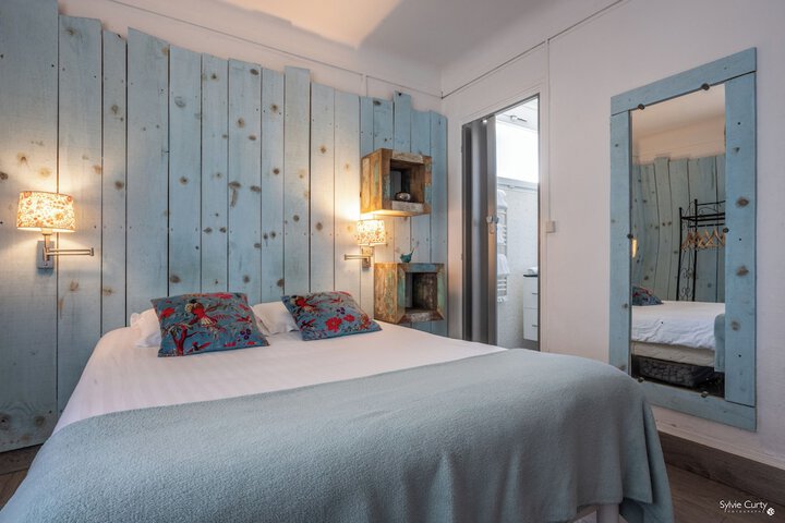 Room 10 of 26
