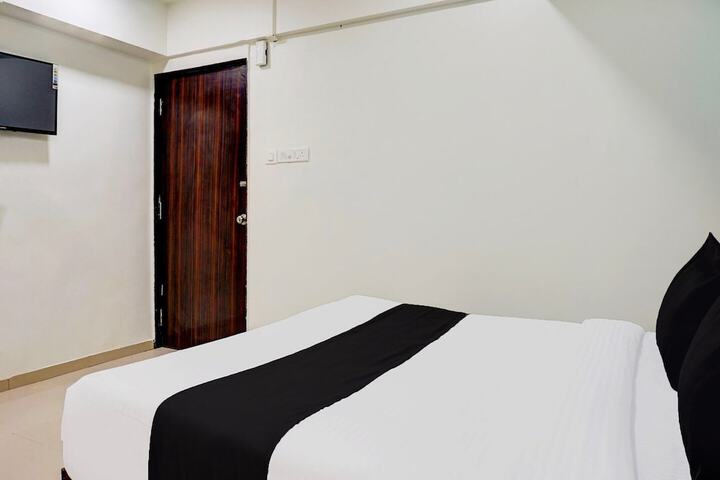 Room 17 of 32