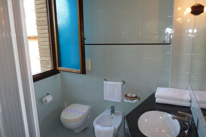 Room 18 of 35