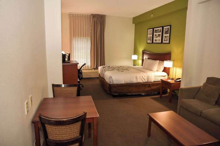 1 King Bed (7 of 8)