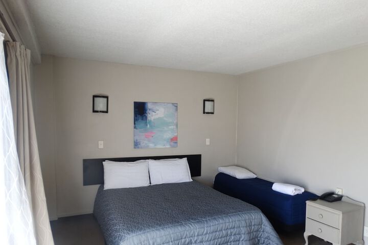 Room 4 of 25