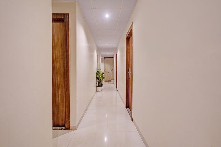 Hotel Interior 4 of 29