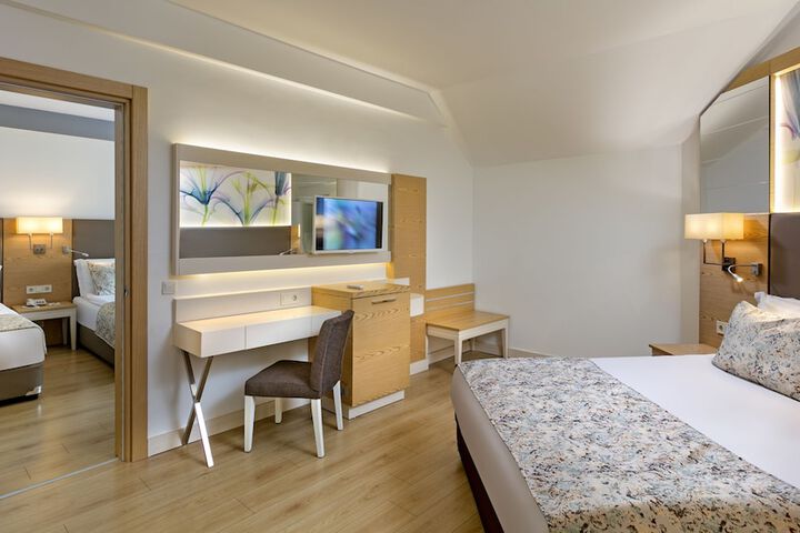 Room 12 of 121