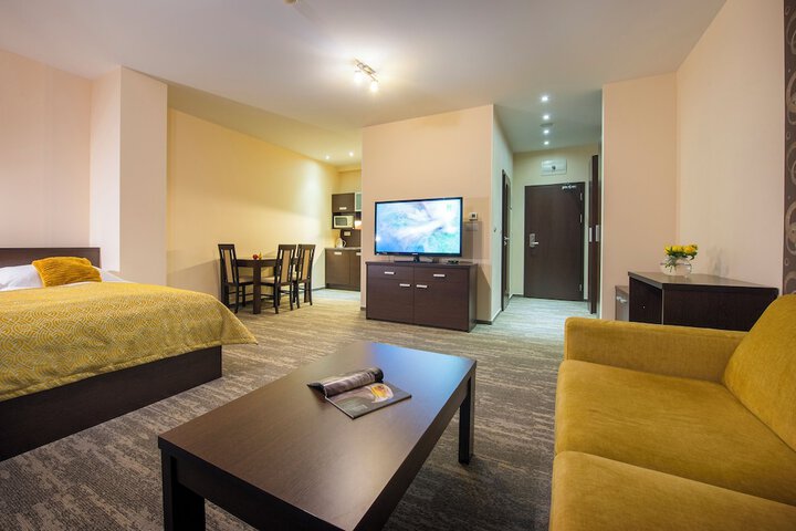 Room 3 of 126