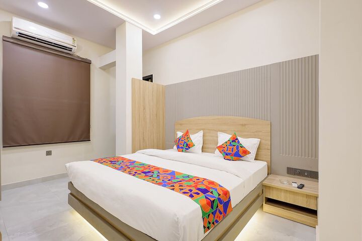 Room 10 of 27