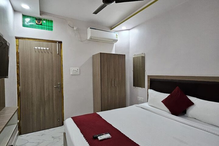 Room 3 of 6