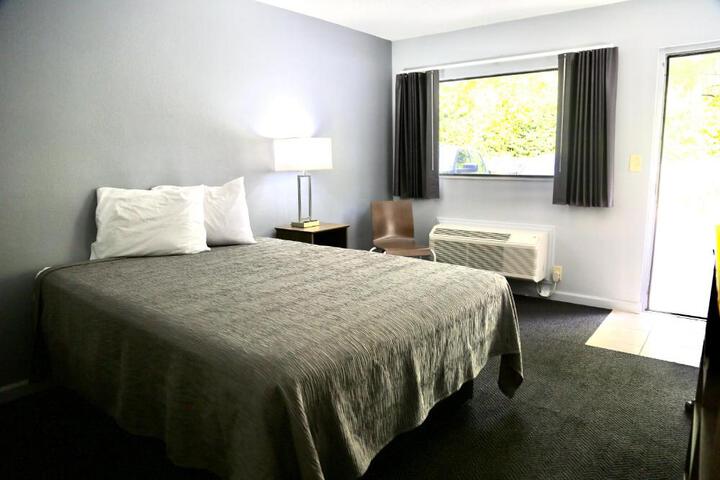 2 Queen Beds (5 of 5)