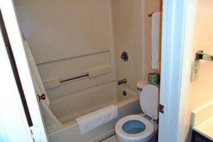 Room 2 of 10