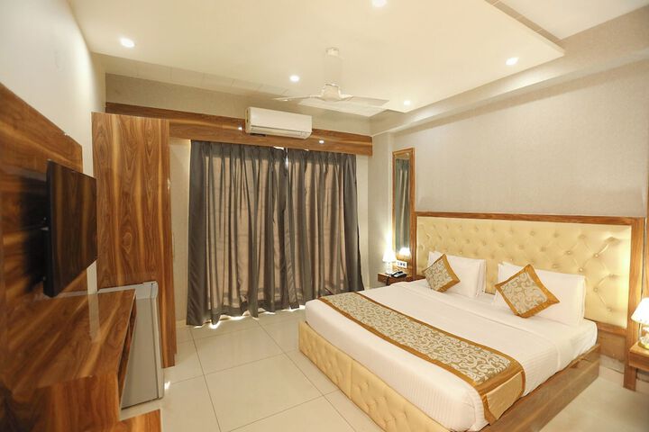 Room 21 of 77