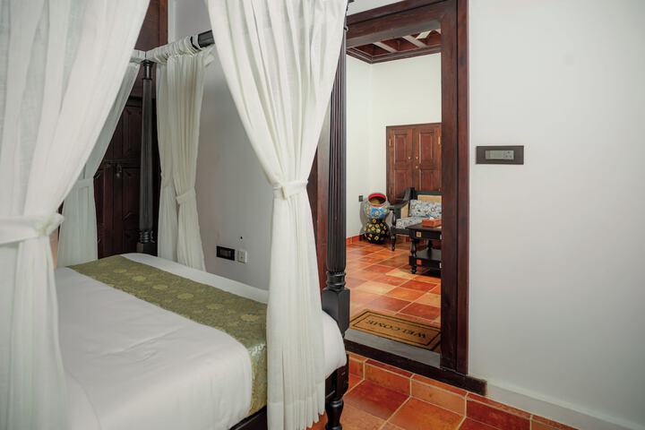 Room 10 of 46