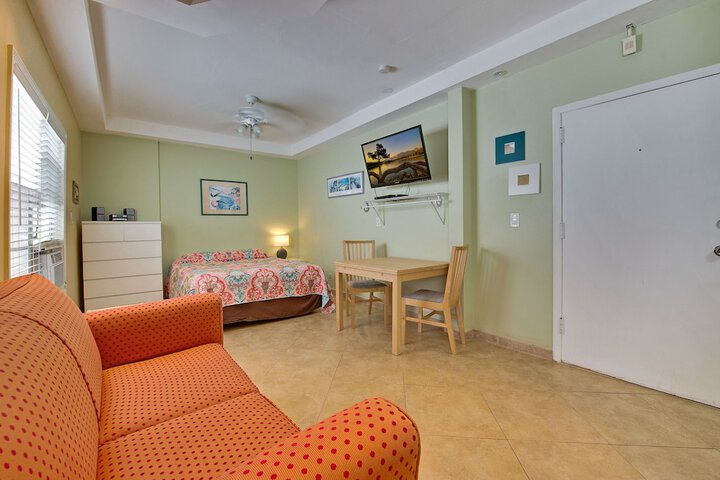 Room 4 of 109
