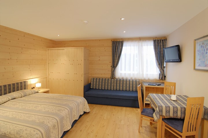 Room 10 of 66