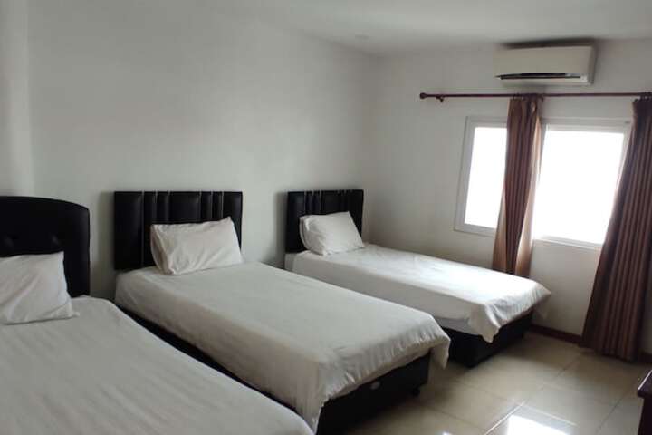 Room 13 of 25