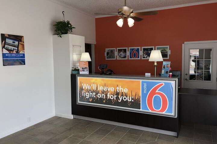 Motel 6 Sullivan (Formerly Family Motor Inn)