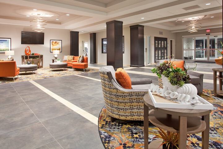 Lobby lounge