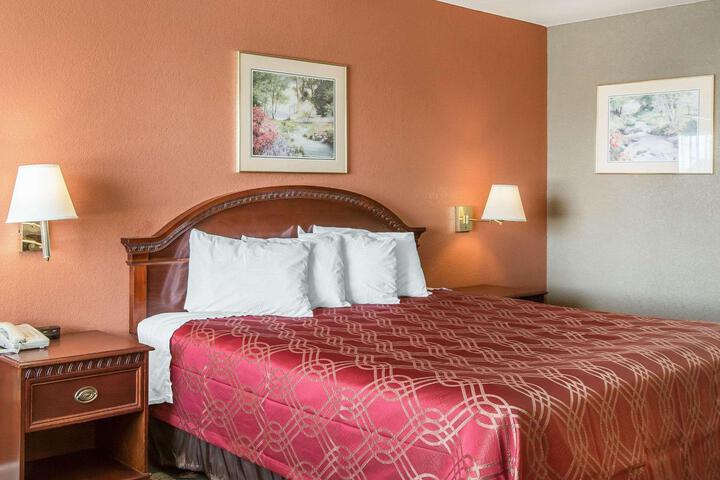 1 King Bed (1 of 9)