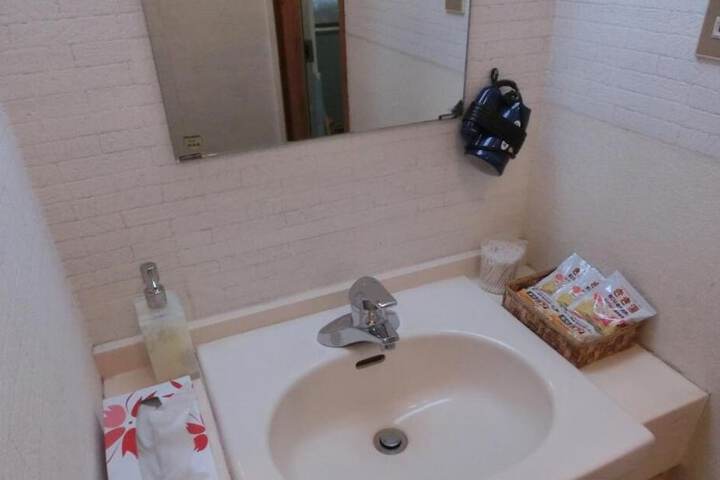 Room 12 of 25