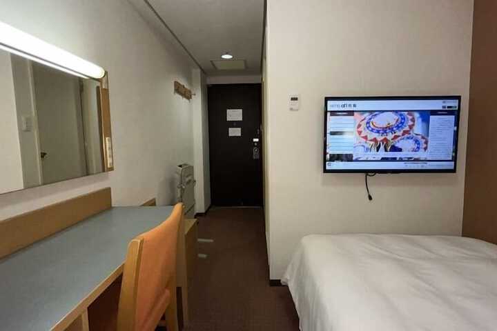 Room 5 of 6