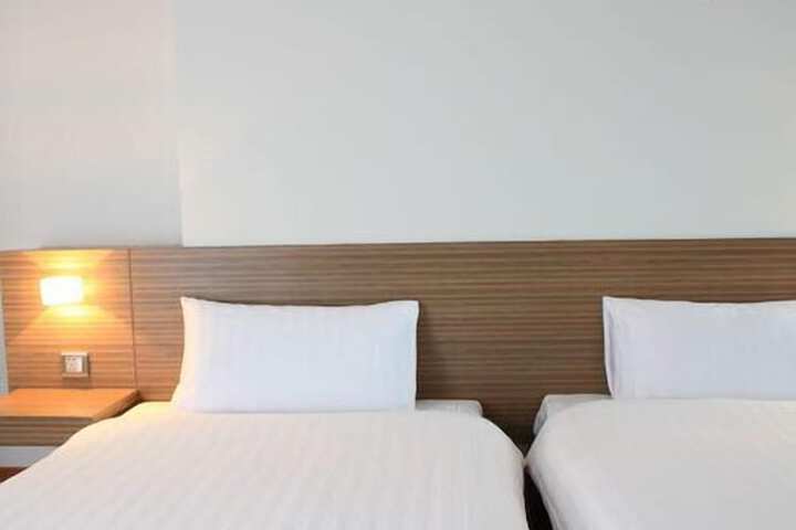 Room 6 of 32
